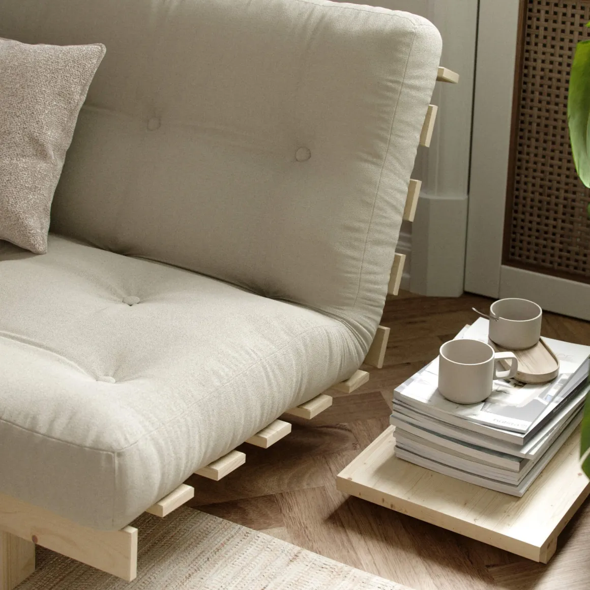 Banquette ajustable LEAN en pin massif naturel avec matelas futon 130x190