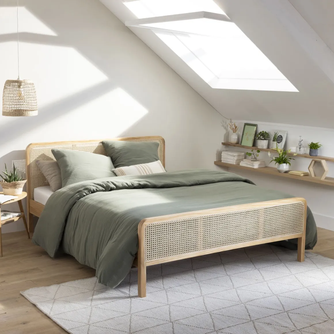 Chambre lit cannage avec commode ANNA