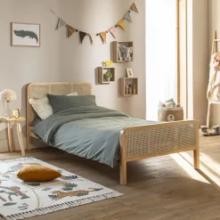 Chambre lit cannage enfant et chevet bois naturel ANNA