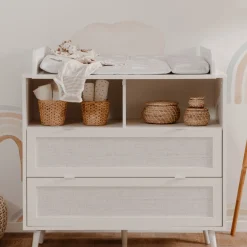 Commode à langer bébé 2 tiroirs en bois effet cannage - CO7085