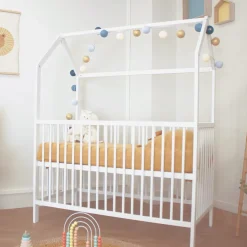 Lit bébé cabane évolutif en bois massif 60x120