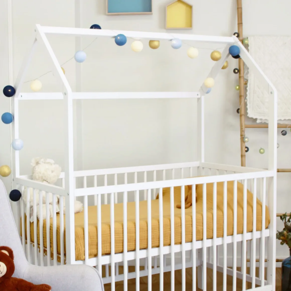 Lit bébé cabane évolutif en bois massif 60x120