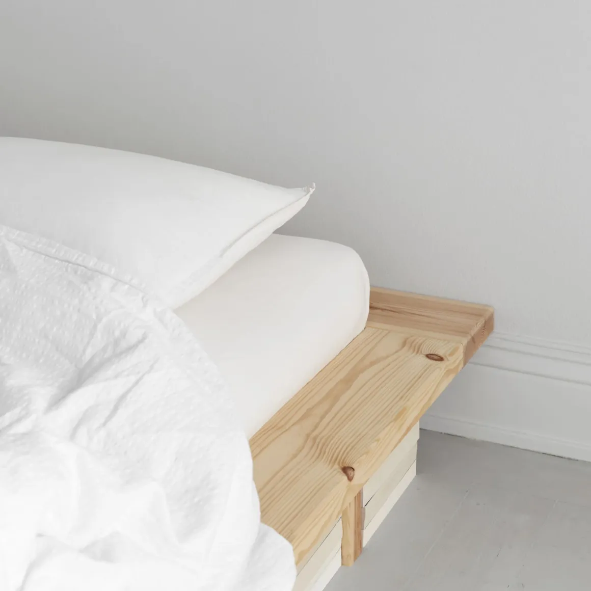 Lit en pin massif avec tables de chevet JAPAN