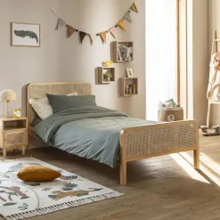 Lit en pin massif avec véritable cannage + table de chevet cannage ANNA