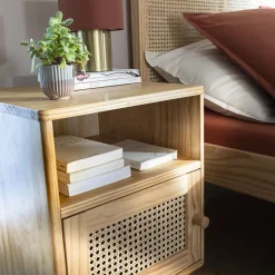 Lit en pin massif avec véritable cannage + table de chevet cannage ANNA