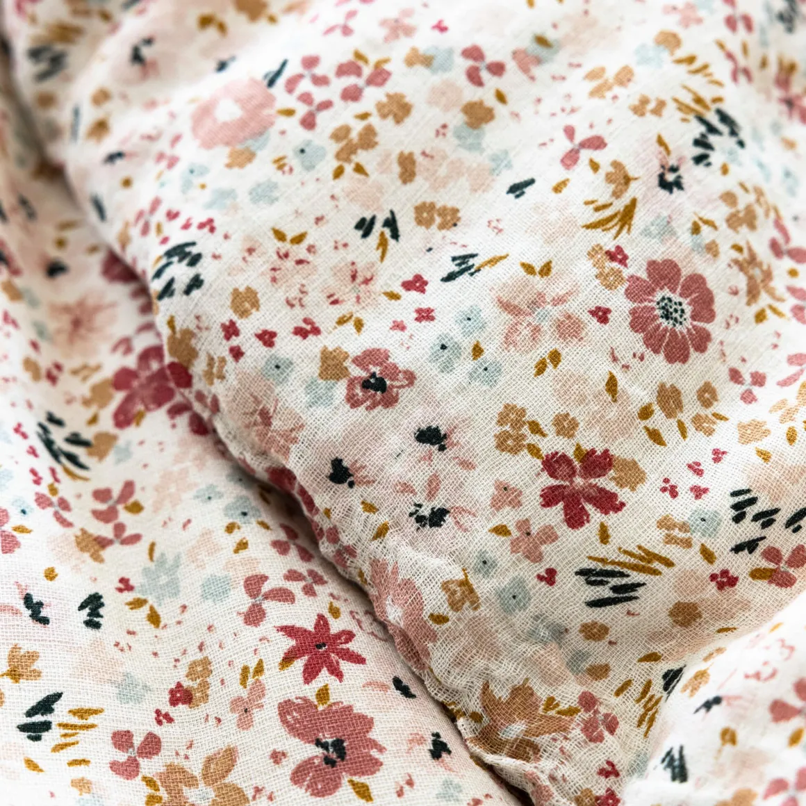 Parure de lit gaze de coton à fleurs roses Terre de Nuit