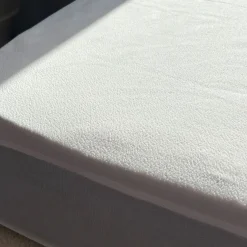 Protège matelas bouclette imperméable - bonnet jusqu'à 27 cm