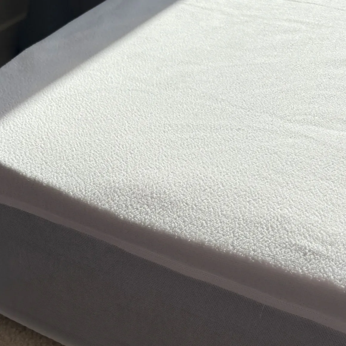 Protège matelas bouclette imperméable - bonnet jusqu'à 27 cm